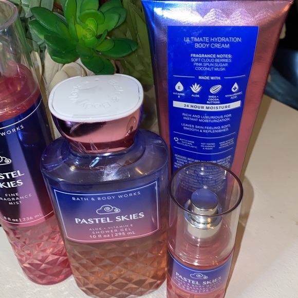 Bath and Bodyworks Pastel Skies Gift Set Combo - Picture 4 of 4